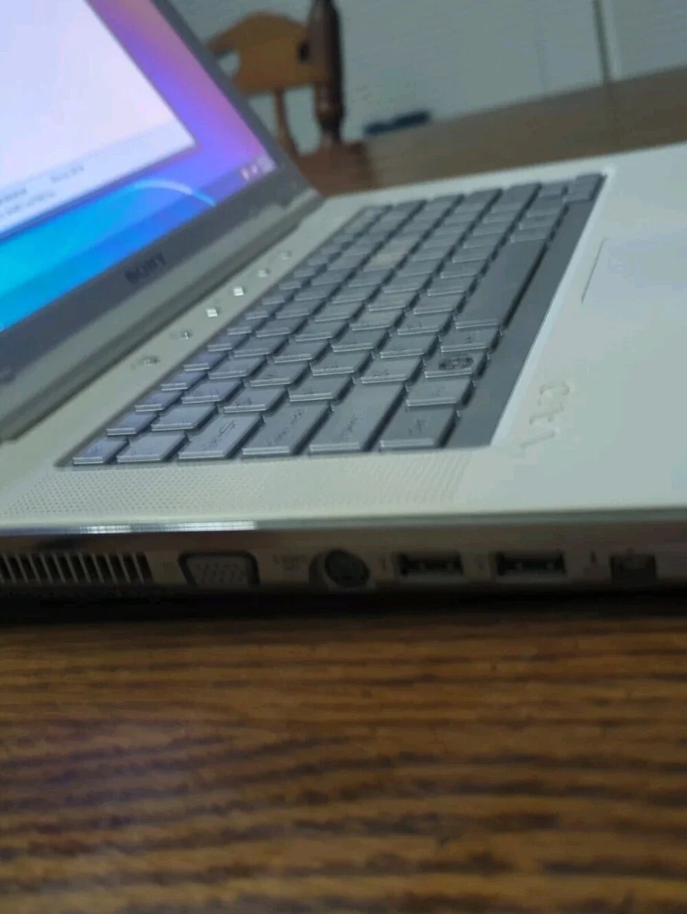 Sony Vgn-cr220e Laptop (win 7, 2gb Ram, 32gb SSD, Dvd-rw, Wi-Fi, Webcam)